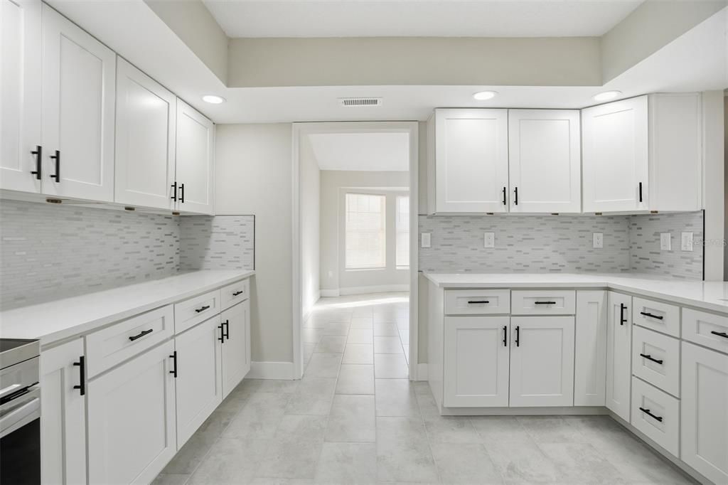 Activo con contrato: $475,000 (3 camas, 2 baños, 2310 Pies cuadrados)