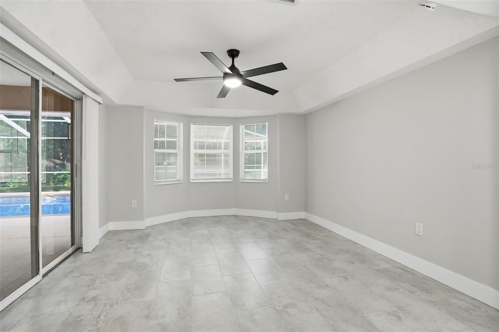 Activo con contrato: $475,000 (3 camas, 2 baños, 2310 Pies cuadrados)