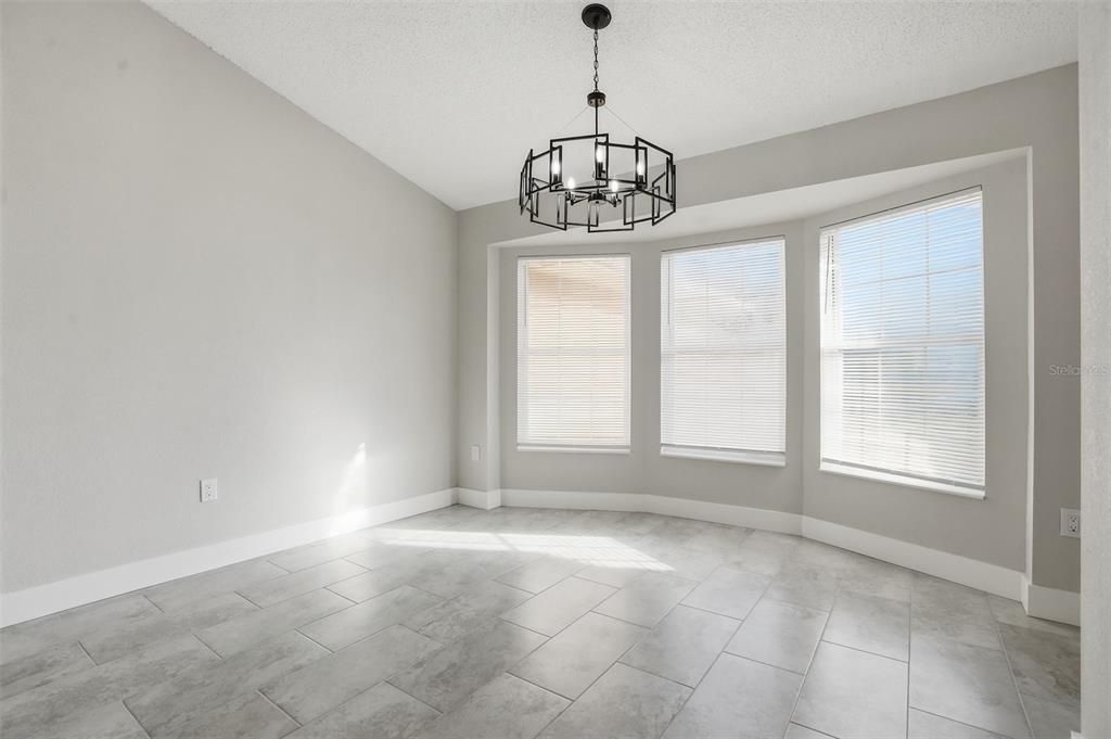 Activo con contrato: $475,000 (3 camas, 2 baños, 2310 Pies cuadrados)