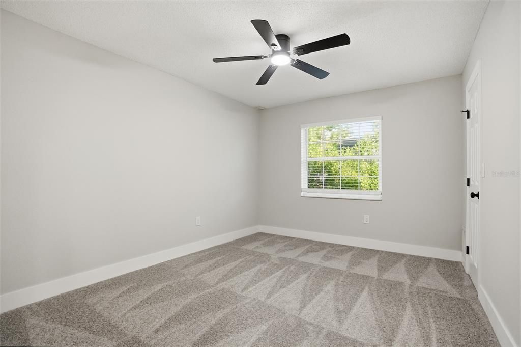 Activo con contrato: $475,000 (3 camas, 2 baños, 2310 Pies cuadrados)