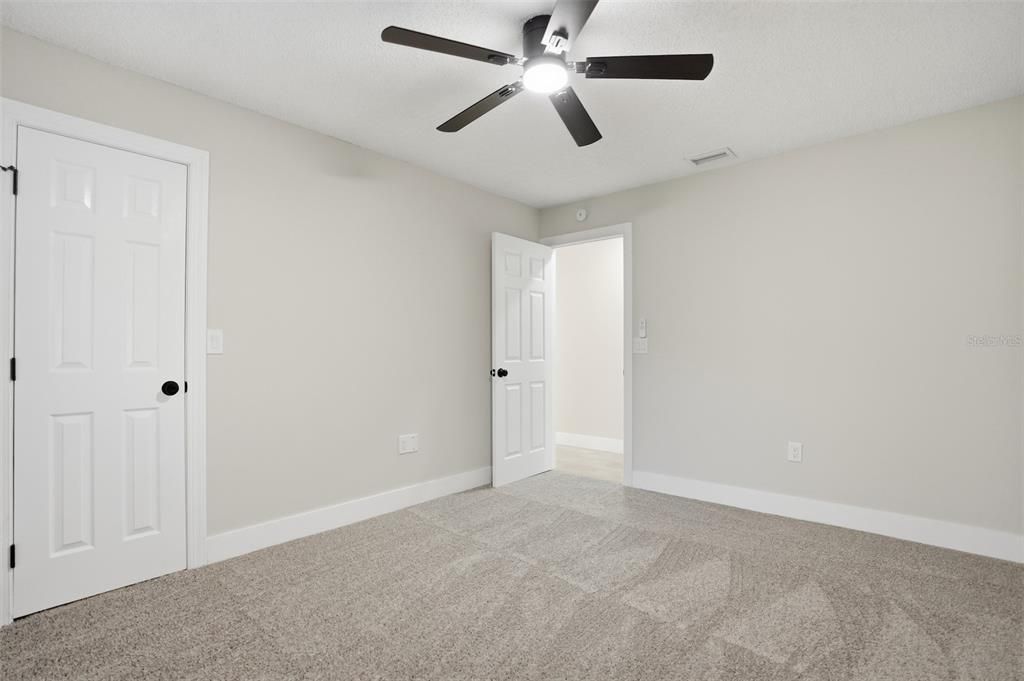 Activo con contrato: $475,000 (3 camas, 2 baños, 2310 Pies cuadrados)