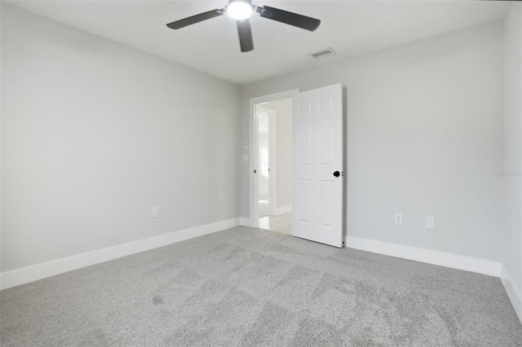 Activo con contrato: $475,000 (3 camas, 2 baños, 2310 Pies cuadrados)