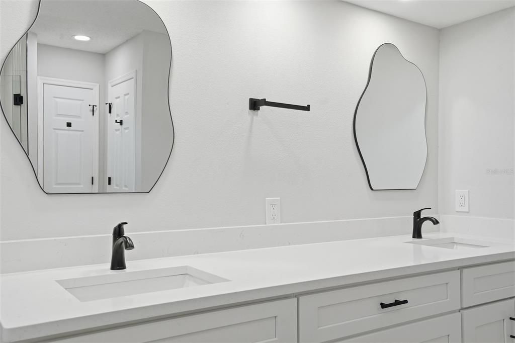 Activo con contrato: $475,000 (3 camas, 2 baños, 2310 Pies cuadrados)