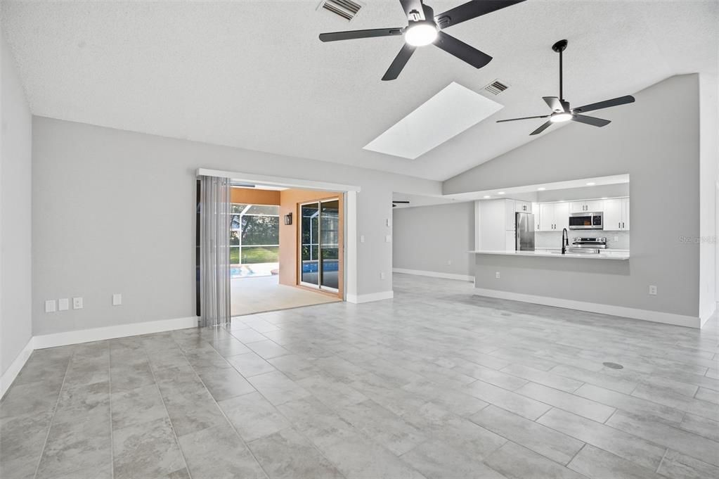 Activo con contrato: $475,000 (3 camas, 2 baños, 2310 Pies cuadrados)