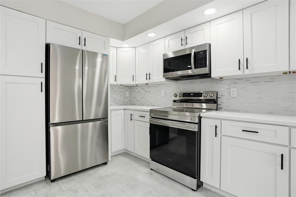 Activo con contrato: $475,000 (3 camas, 2 baños, 2310 Pies cuadrados)