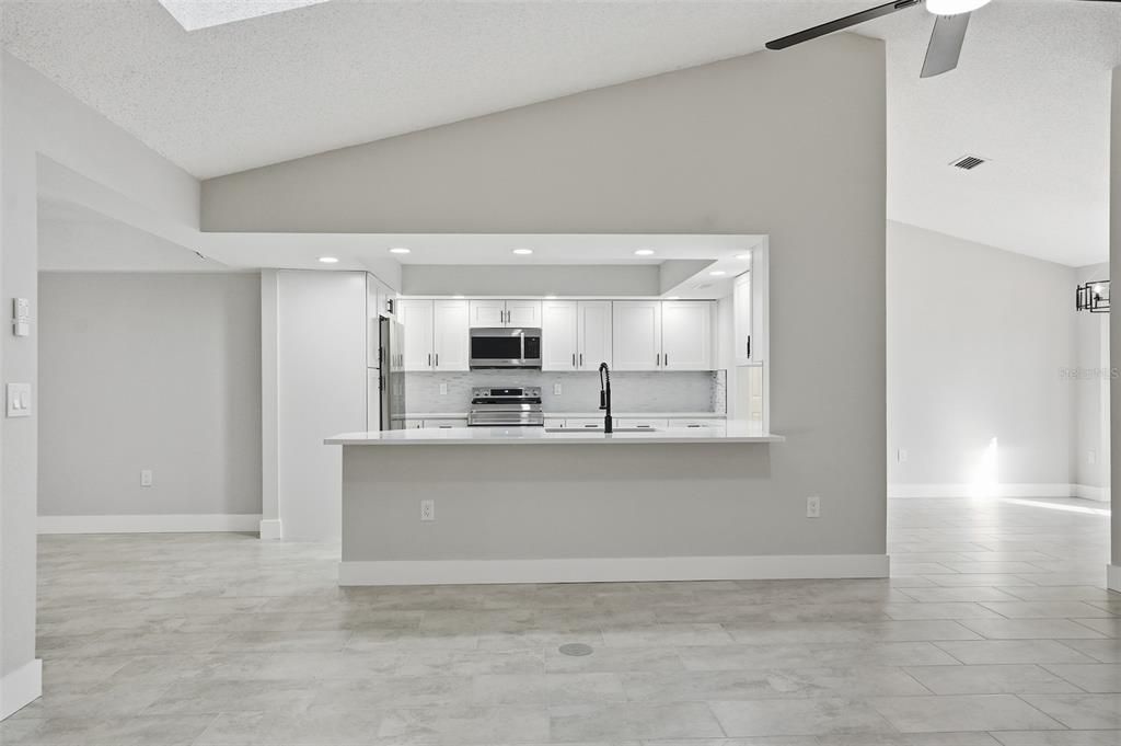 Activo con contrato: $475,000 (3 camas, 2 baños, 2310 Pies cuadrados)