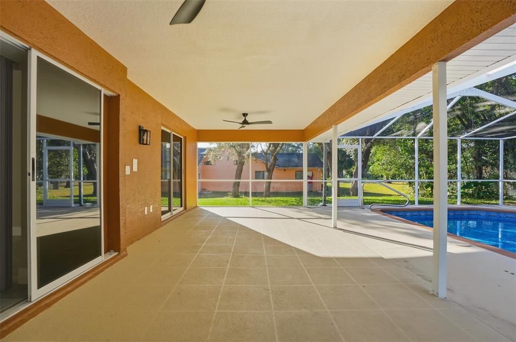 Activo con contrato: $475,000 (3 camas, 2 baños, 2310 Pies cuadrados)