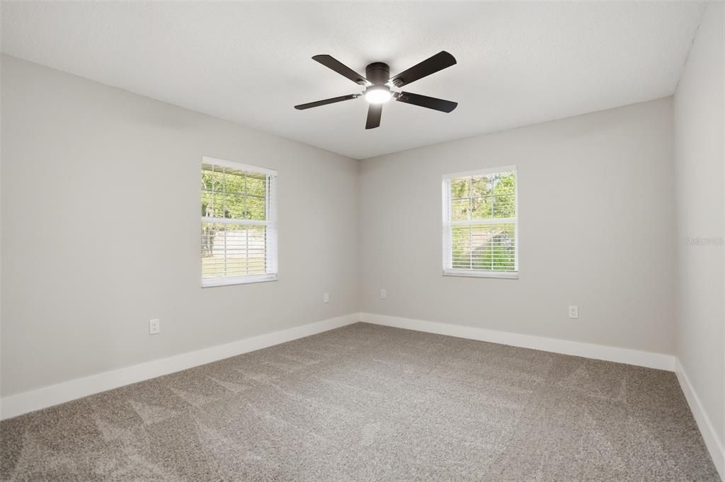 Activo con contrato: $475,000 (3 camas, 2 baños, 2310 Pies cuadrados)