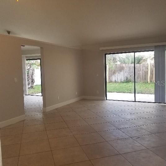 Activo con contrato: $2,195 (4 camas, 2 baños, 1661 Pies cuadrados)