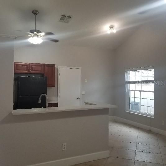 Activo con contrato: $2,195 (4 camas, 2 baños, 1661 Pies cuadrados)