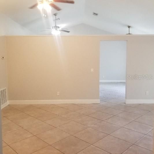 Activo con contrato: $2,195 (4 camas, 2 baños, 1661 Pies cuadrados)