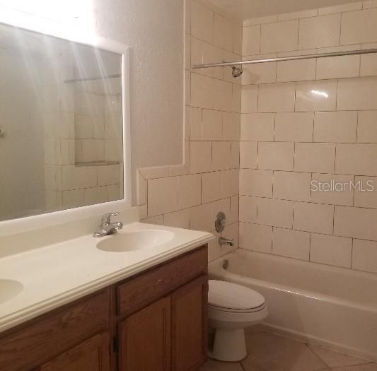 Activo con contrato: $2,195 (4 camas, 2 baños, 1661 Pies cuadrados)