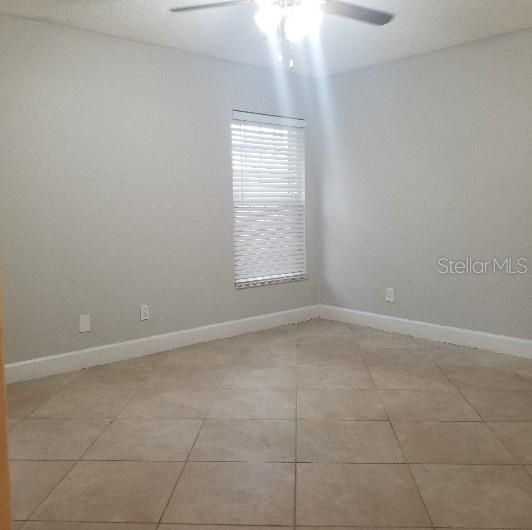 Activo con contrato: $2,195 (4 camas, 2 baños, 1661 Pies cuadrados)