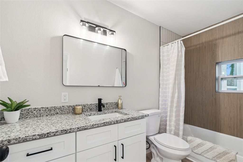 Activo con contrato: $384,900 (2 camas, 2 baños, 1096 Pies cuadrados)