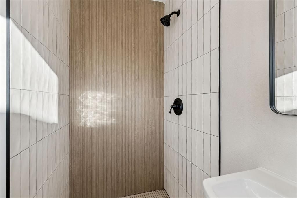 Activo con contrato: $384,900 (2 camas, 2 baños, 1096 Pies cuadrados)