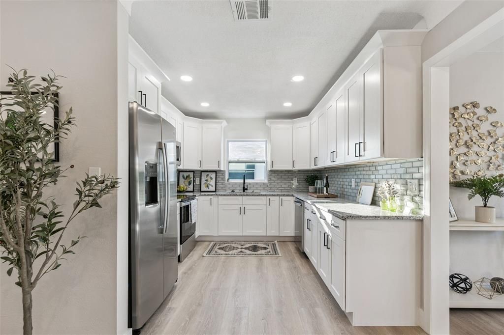 Activo con contrato: $384,900 (2 camas, 2 baños, 1096 Pies cuadrados)