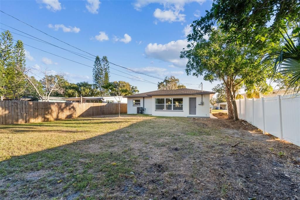 Activo con contrato: $384,900 (2 camas, 2 baños, 1096 Pies cuadrados)