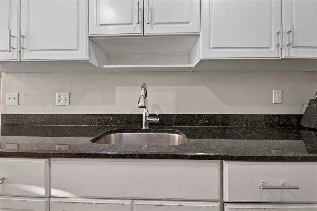 For Sale: $289,900 (3 beds, 2 baths, 1231 Square Feet)