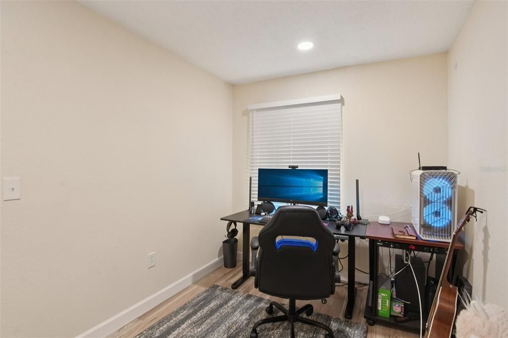 待售: $200,000 (3 贝兹, 1 浴室, 864 平方英尺)