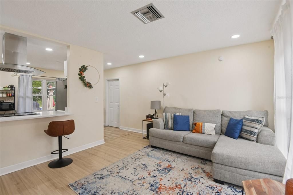 待售: $200,000 (3 贝兹, 1 浴室, 864 平方英尺)