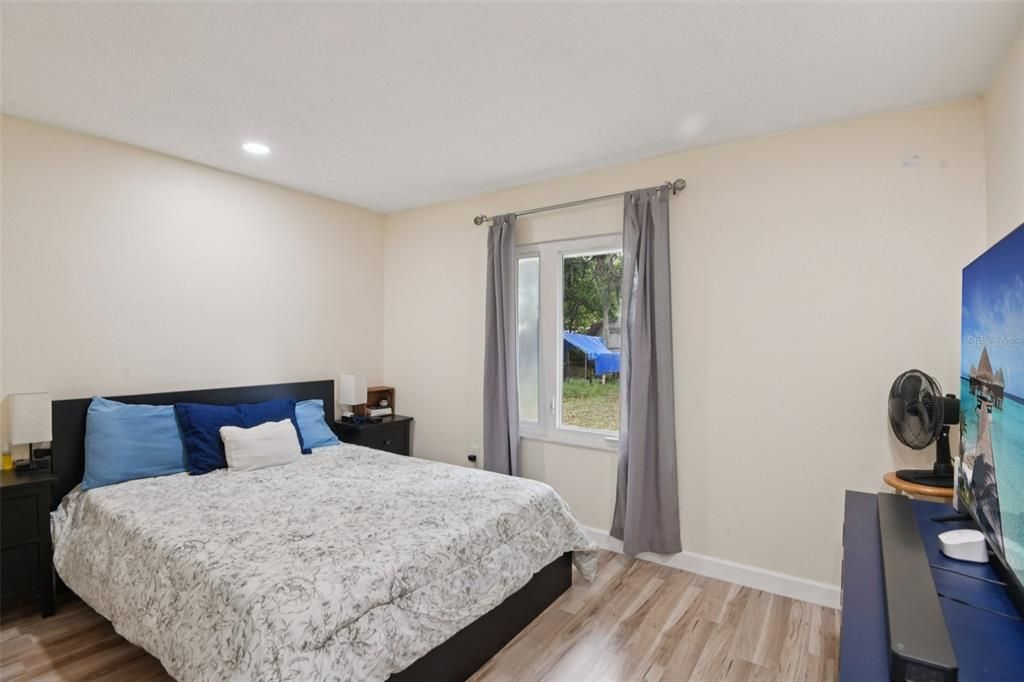 待售: $200,000 (3 贝兹, 1 浴室, 864 平方英尺)