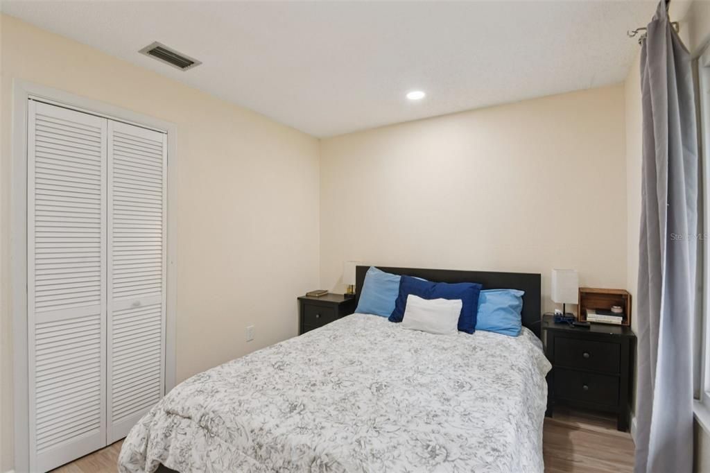 待售: $200,000 (3 贝兹, 1 浴室, 864 平方英尺)