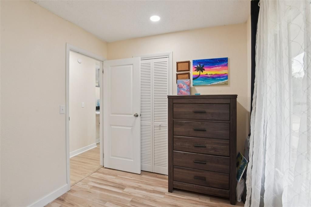 待售: $200,000 (3 贝兹, 1 浴室, 864 平方英尺)