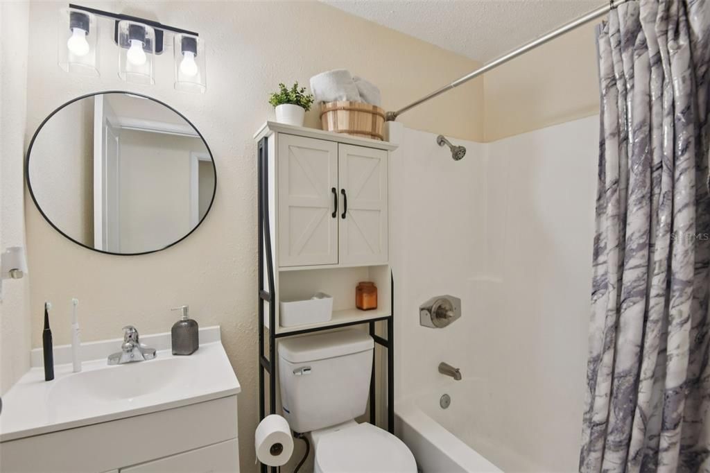 待售: $200,000 (3 贝兹, 1 浴室, 864 平方英尺)