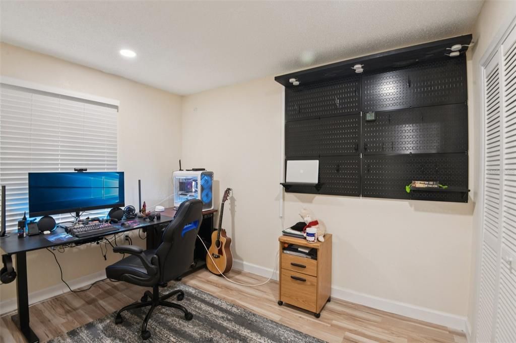 待售: $200,000 (3 贝兹, 1 浴室, 864 平方英尺)