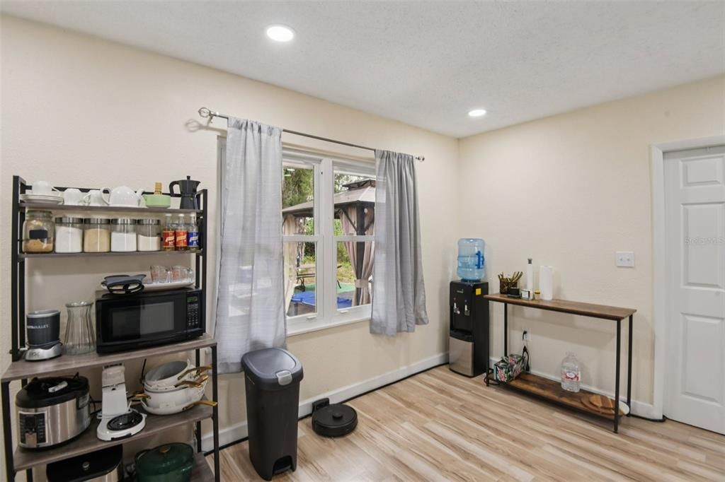 待售: $200,000 (3 贝兹, 1 浴室, 864 平方英尺)