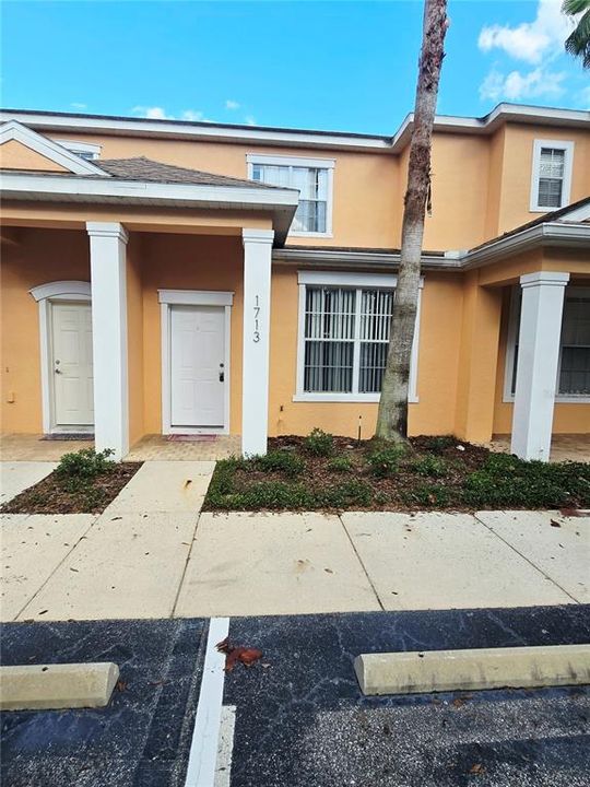 For Rent: $2,050 (3 beds, 3 baths, 1494 Square Feet)