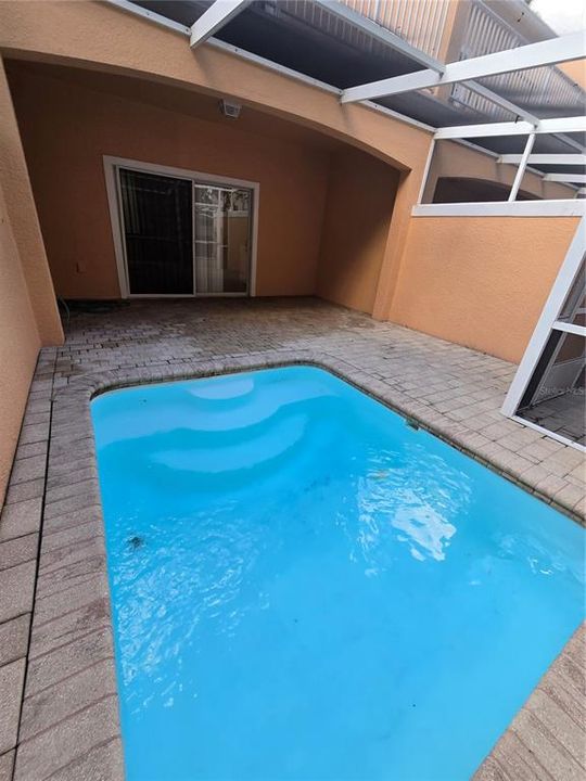 For Rent: $2,050 (3 beds, 3 baths, 1494 Square Feet)