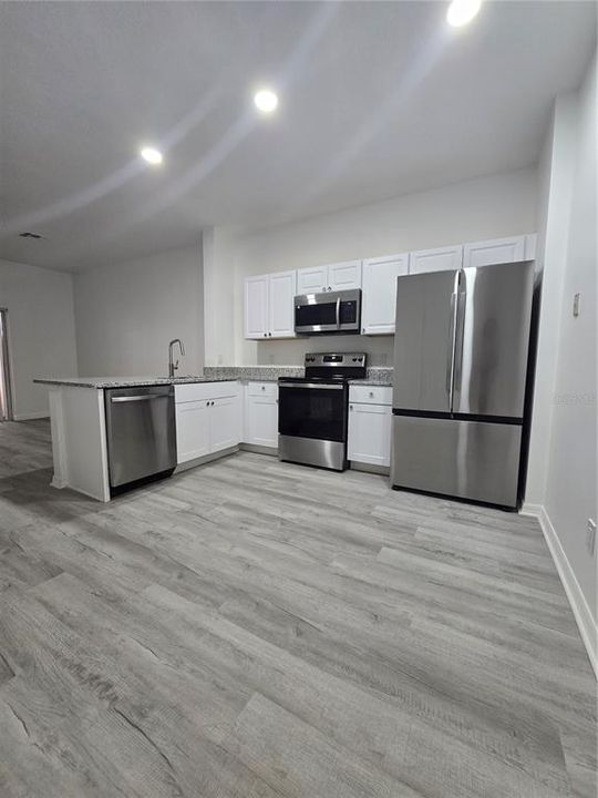 For Rent: $2,050 (3 beds, 3 baths, 1494 Square Feet)