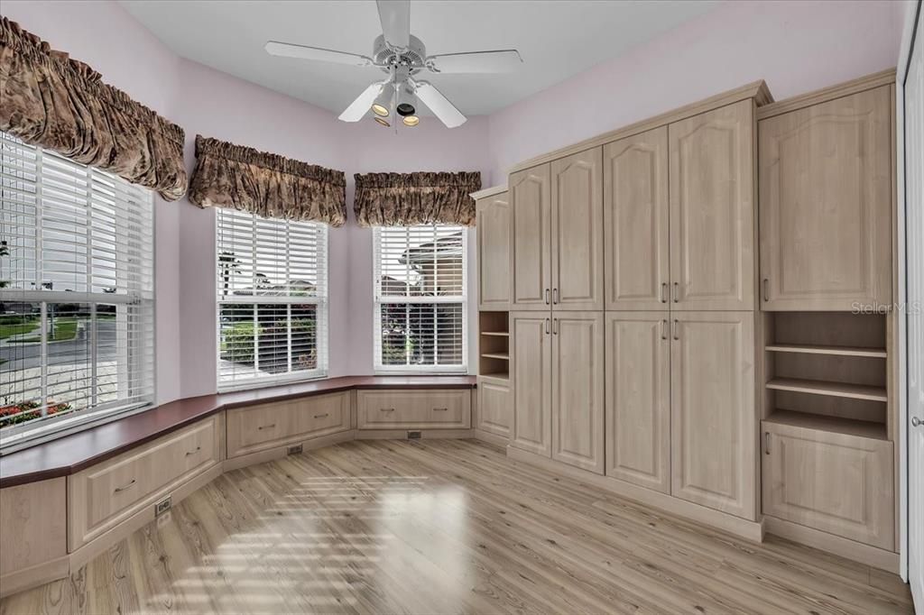 For Sale: $325,000 (3 beds, 2 baths, 1861 Square Feet)