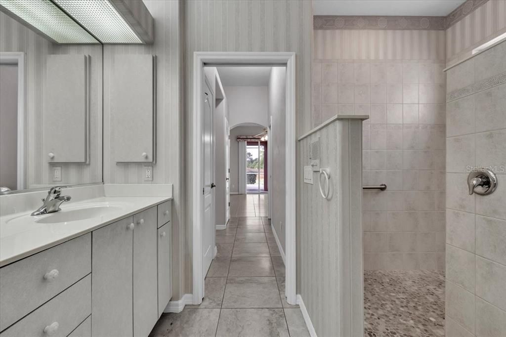 For Sale: $325,000 (3 beds, 2 baths, 1861 Square Feet)