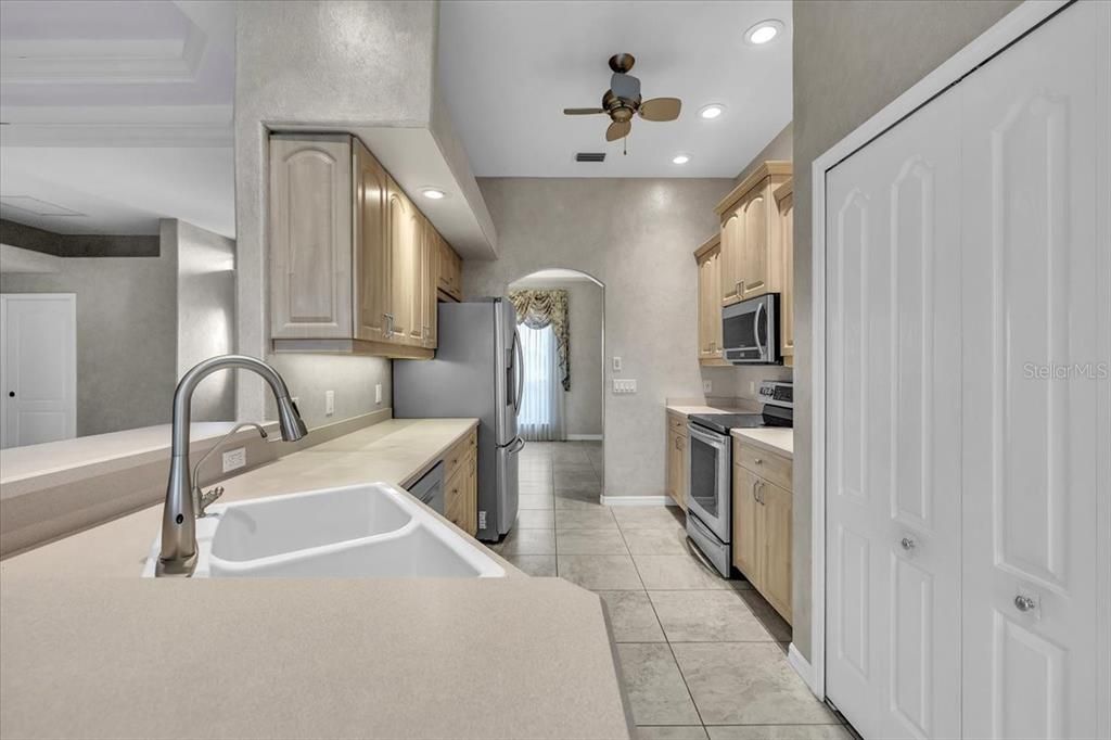 For Sale: $325,000 (3 beds, 2 baths, 1861 Square Feet)