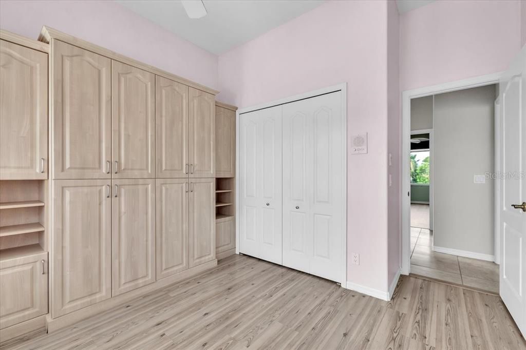 For Sale: $325,000 (3 beds, 2 baths, 1861 Square Feet)