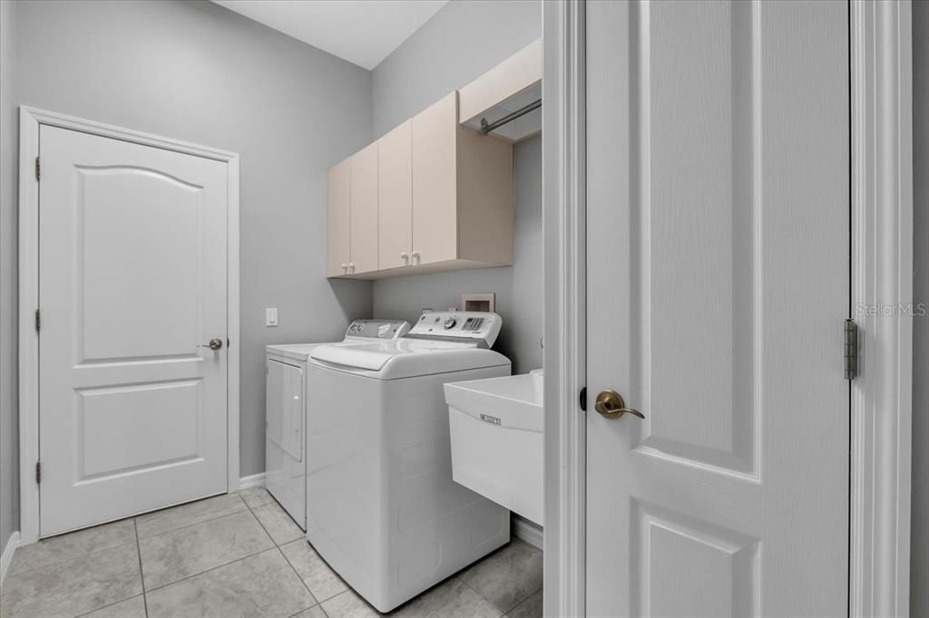 For Sale: $325,000 (3 beds, 2 baths, 1861 Square Feet)