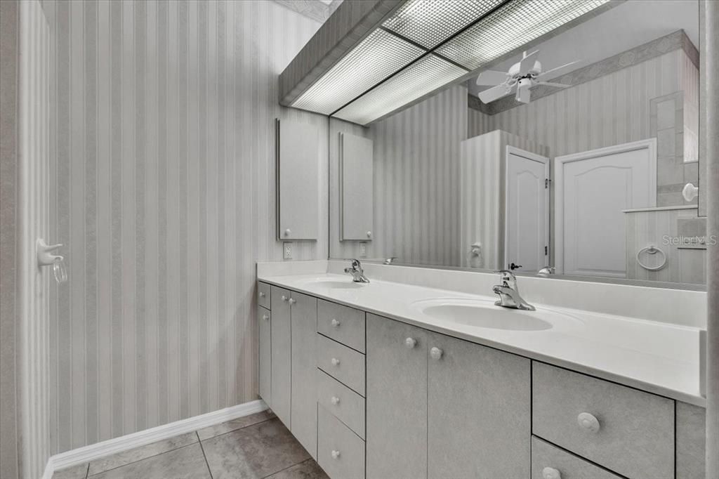 For Sale: $325,000 (3 beds, 2 baths, 1861 Square Feet)