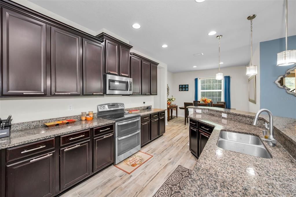 待售: $915,000 (4 贝兹, 3 浴室, 3508 平方英尺)