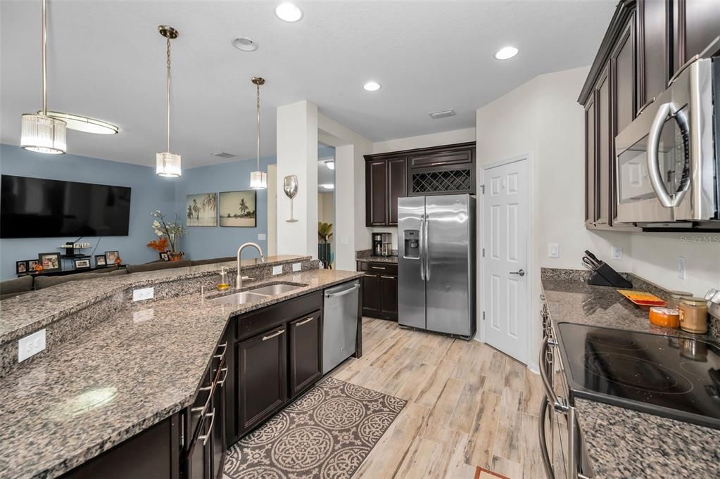 待售: $915,000 (4 贝兹, 3 浴室, 3508 平方英尺)