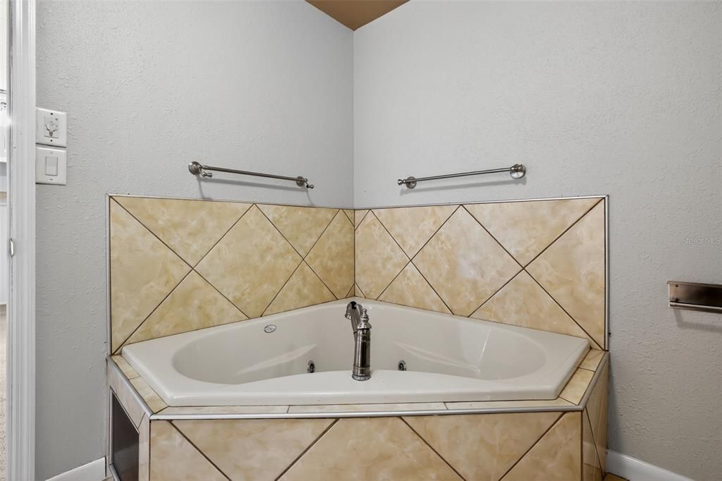 待售: $429,900 (3 贝兹, 2 浴室, 1588 平方英尺)