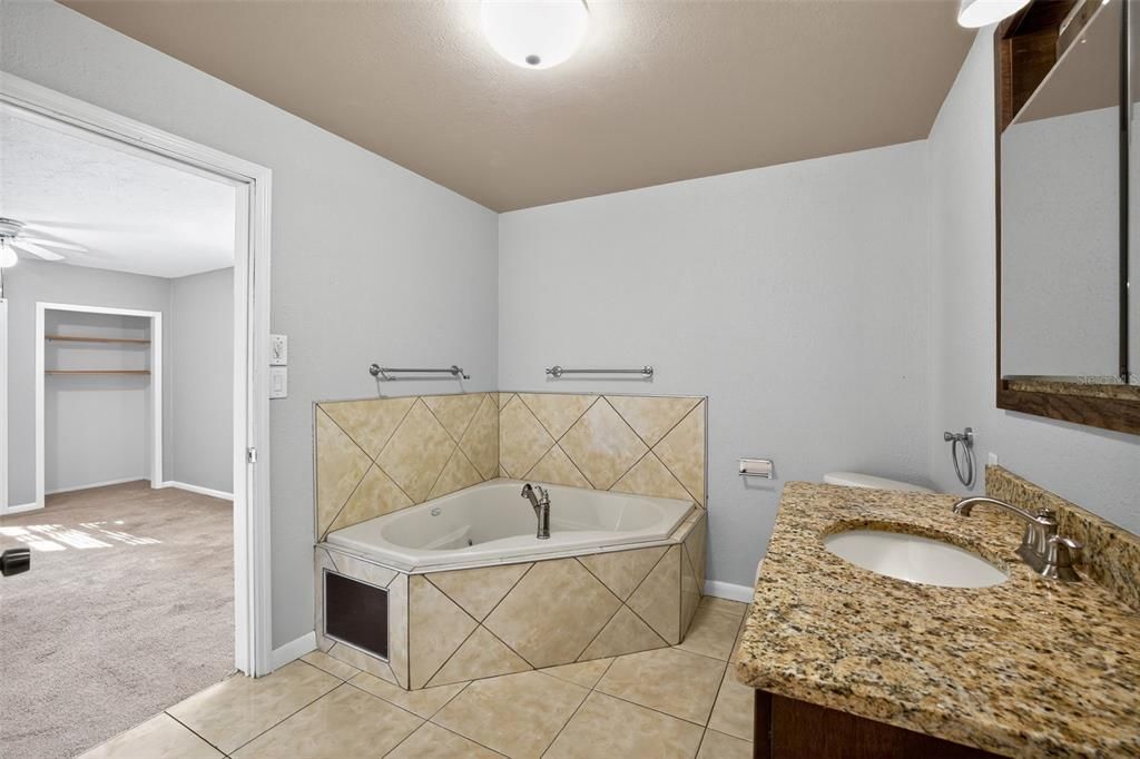 待售: $429,900 (3 贝兹, 2 浴室, 1588 平方英尺)