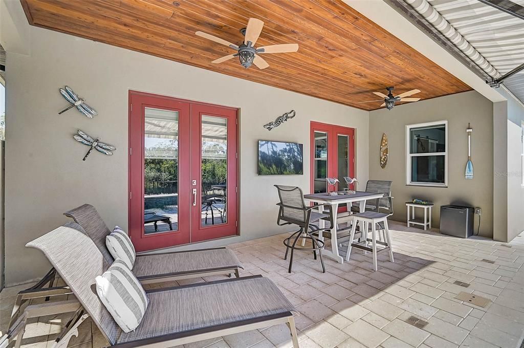 For Sale: $648,000 (2 beds, 2 baths, 1841 Square Feet)