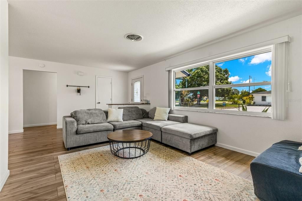 待售: $469,900 (3 贝兹, 2 浴室, 1613 平方英尺)