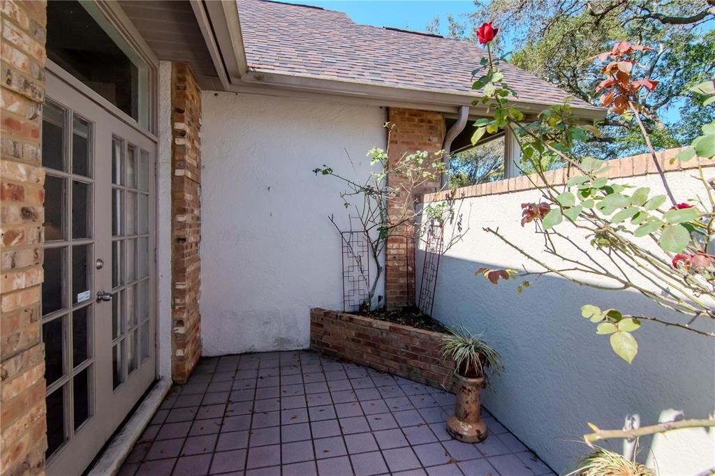 For Sale: $875,000 (5 beds, 5 baths, 3853 Square Feet)