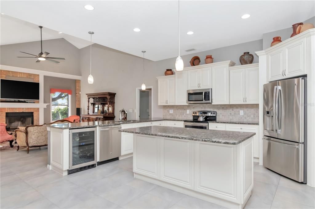 For Sale: $875,000 (5 beds, 5 baths, 3853 Square Feet)