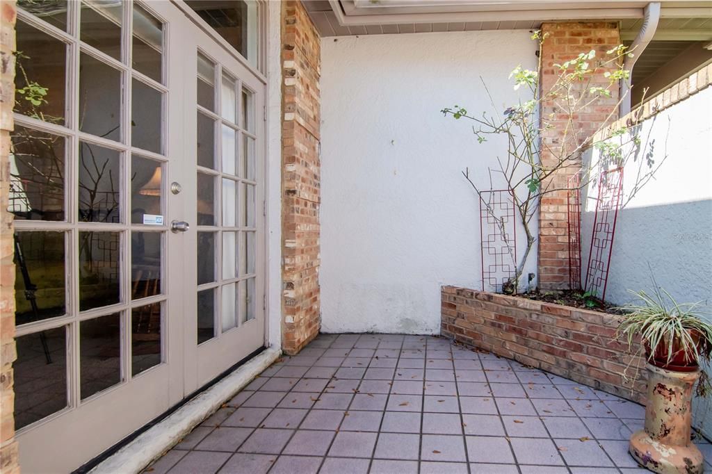 For Sale: $875,000 (5 beds, 5 baths, 3853 Square Feet)