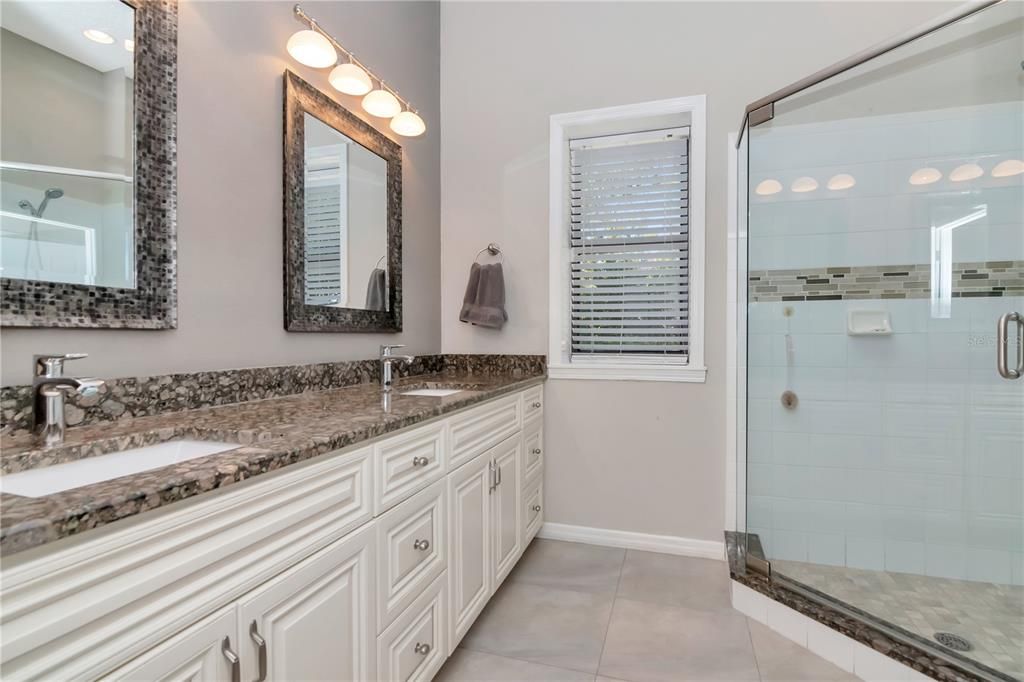 For Sale: $875,000 (5 beds, 5 baths, 3853 Square Feet)