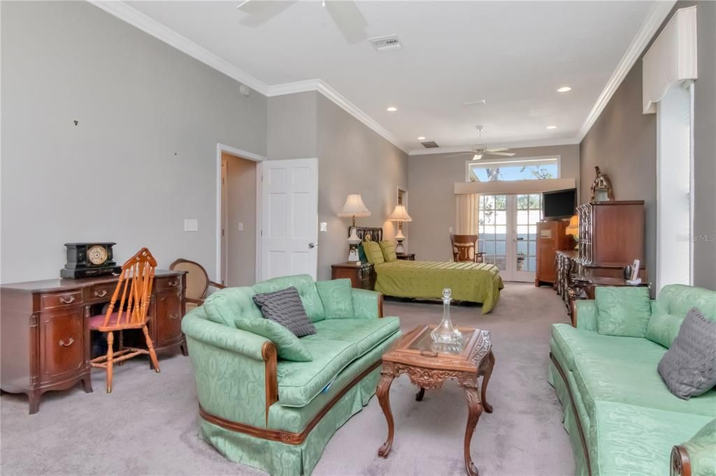 For Sale: $875,000 (5 beds, 5 baths, 3853 Square Feet)